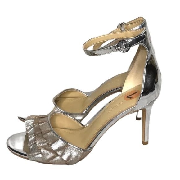Marc Fisher 7 Balia silver heels - Picture 4 of 8